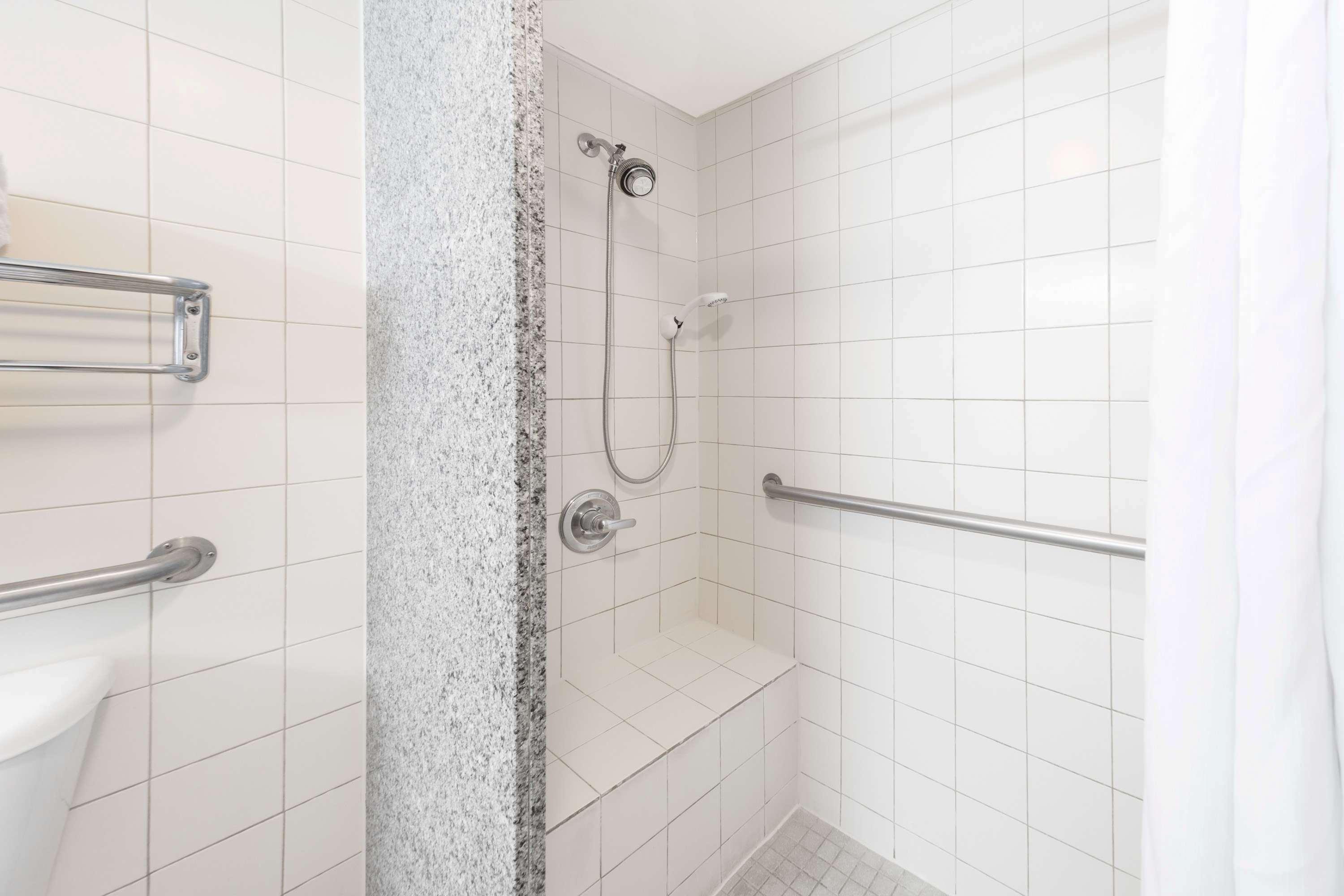 Days Inn By Wyndham Adel I-75 Buitenkant foto