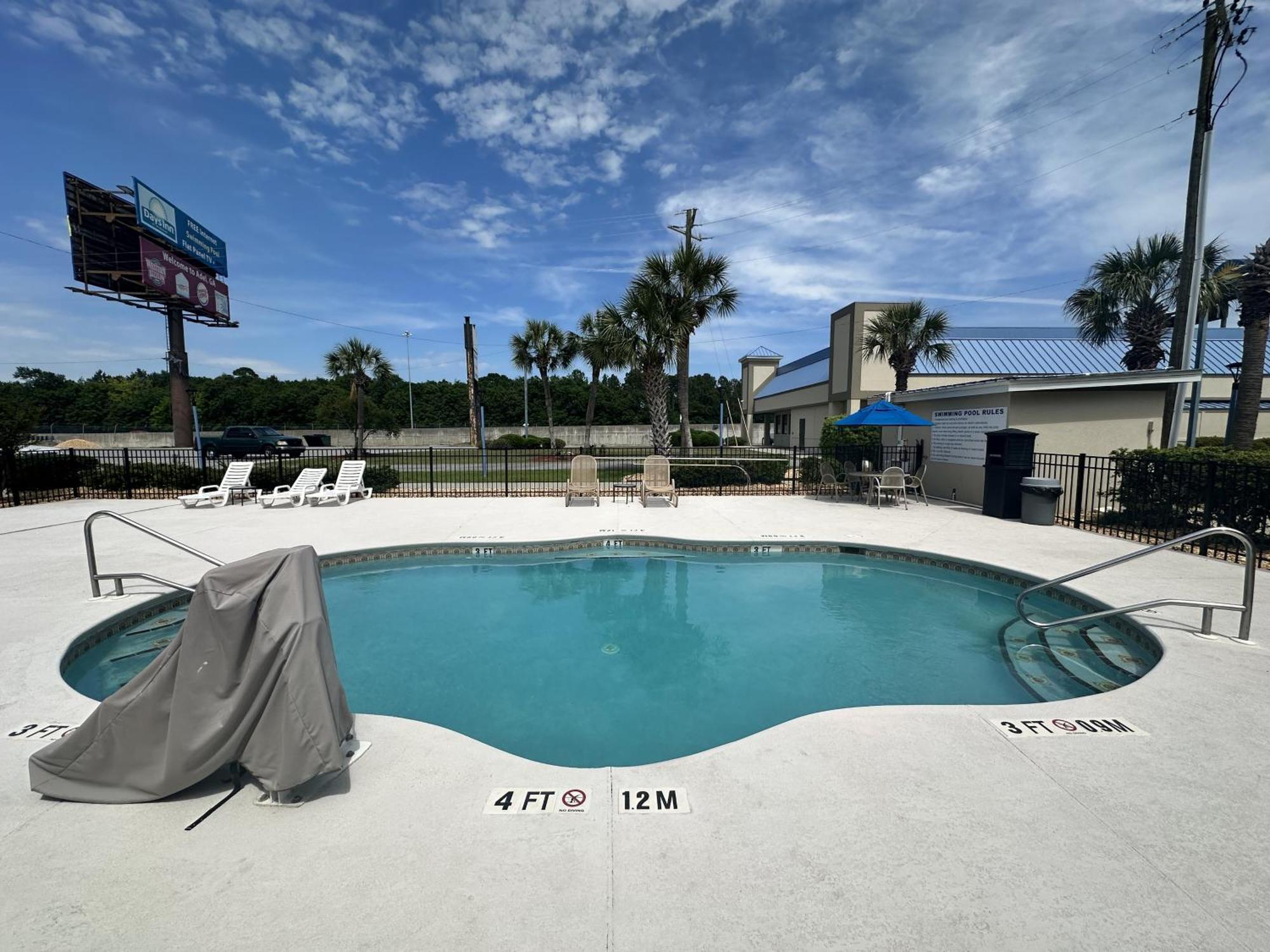 Days Inn By Wyndham Adel I-75 Buitenkant foto