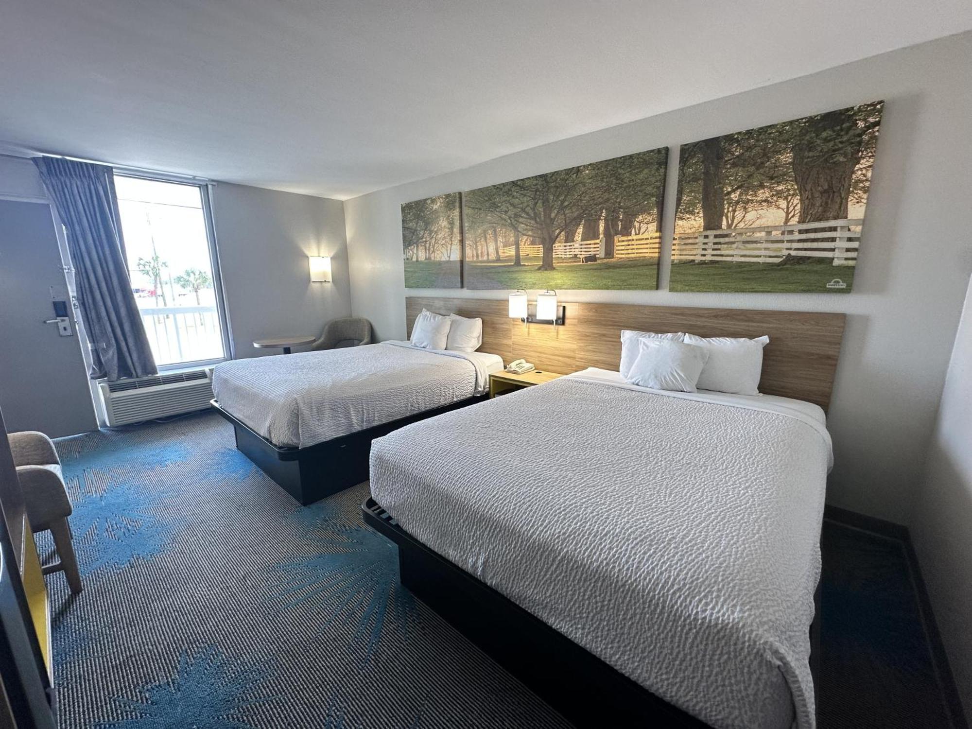 Days Inn By Wyndham Adel I-75 Buitenkant foto