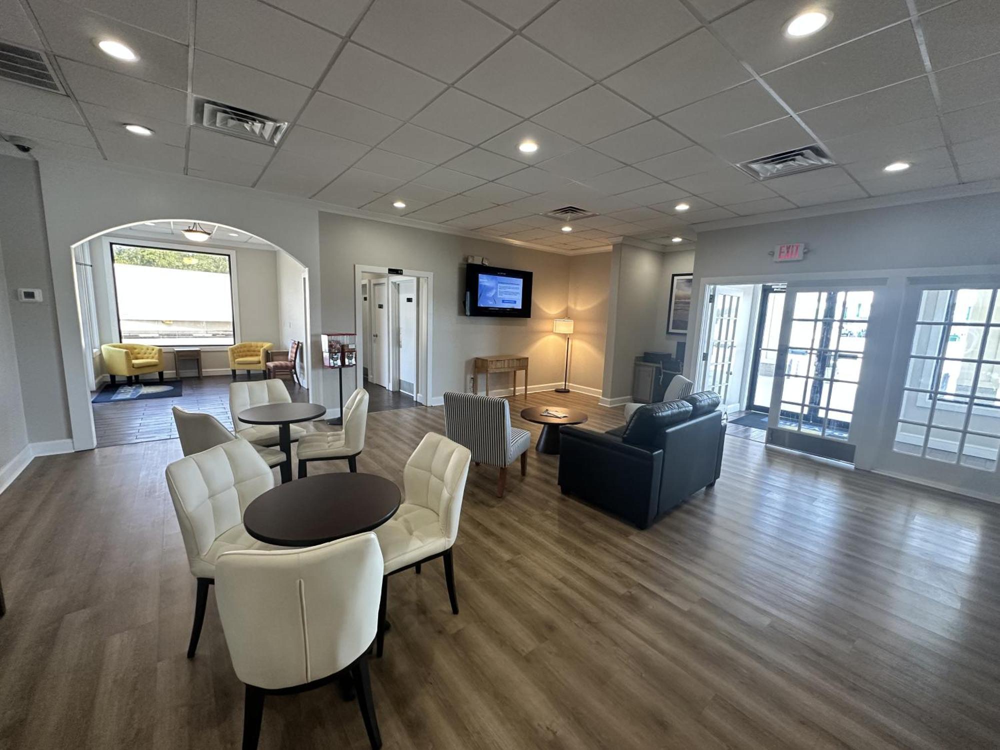 Days Inn By Wyndham Adel I-75 Buitenkant foto