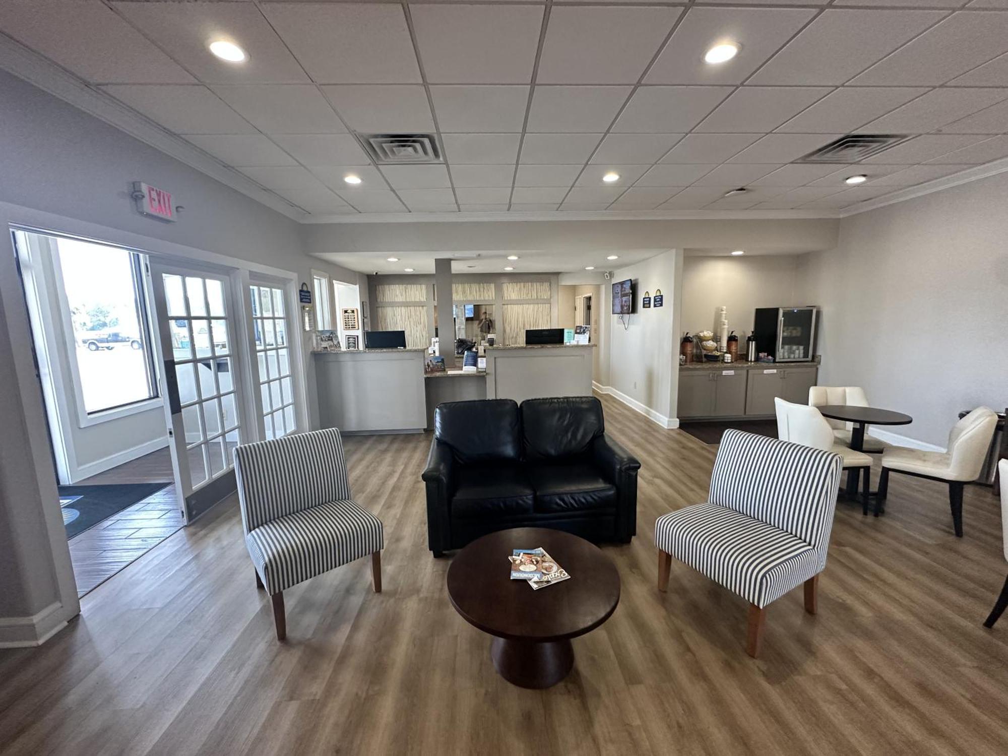 Days Inn By Wyndham Adel I-75 Buitenkant foto
