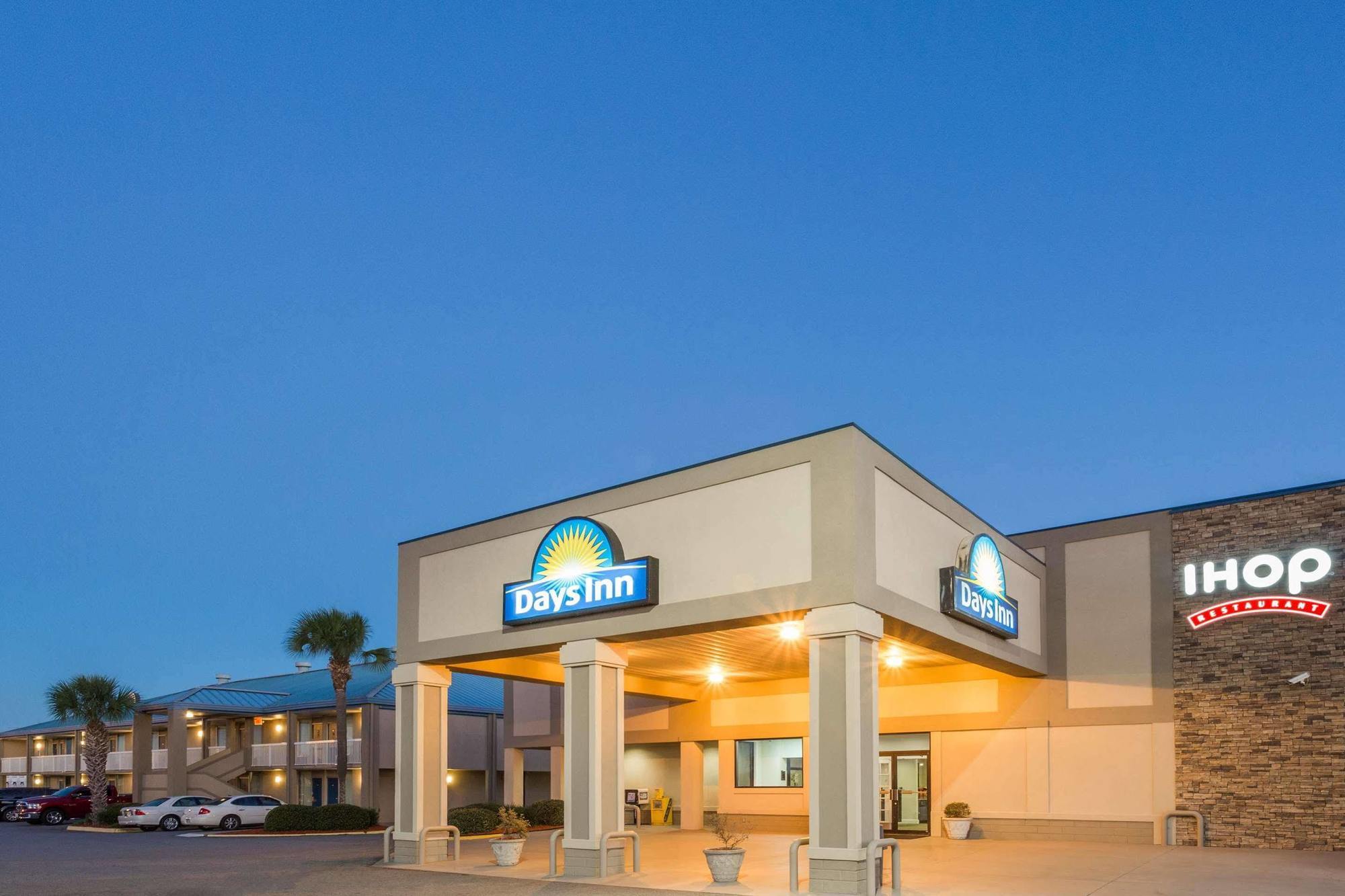 Days Inn By Wyndham Adel I-75 Buitenkant foto