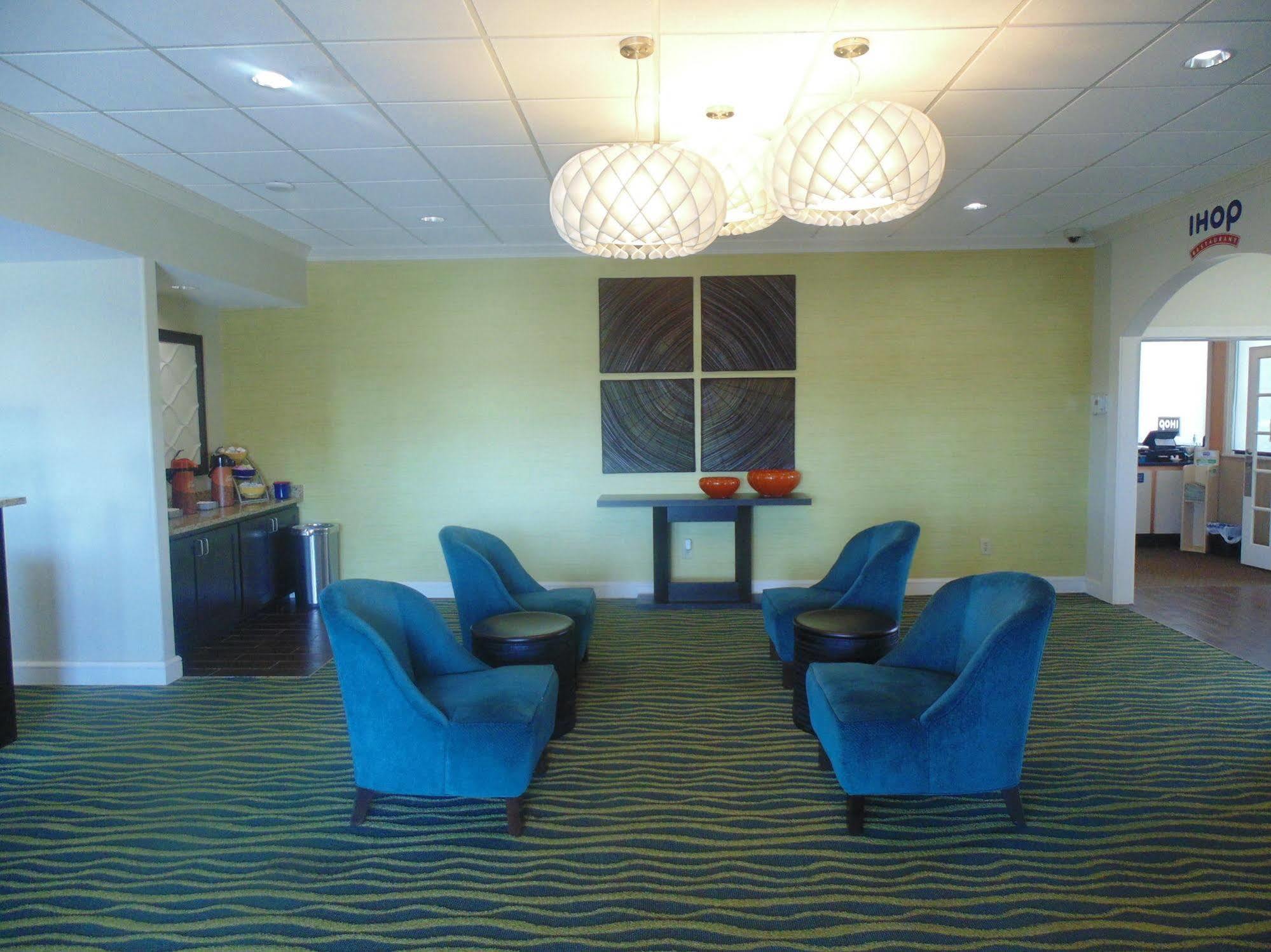 Days Inn By Wyndham Adel I-75 Buitenkant foto